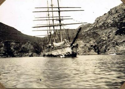 The Herzogin Cecilie abandoned at Starehole Bay 1936
